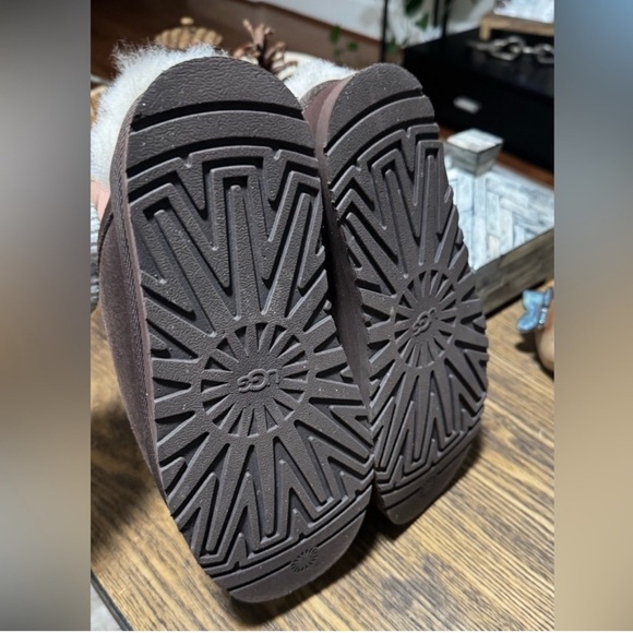 UGG slippers chocolate brown size 7 - Picture 5 of 7